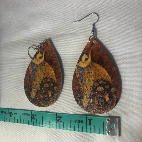 Golden Cat Teardrop Dangle Leatherette Earrings - Picture 6 of 6
